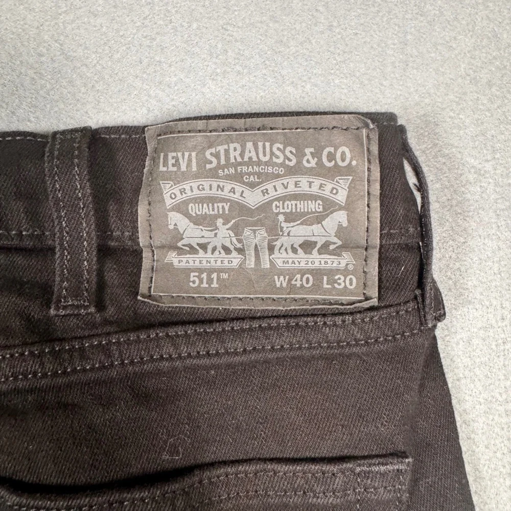 Levis 511 Slim Fit Jeans Mens 40x30 Black Denim WaterLess Stretch 04511-1907